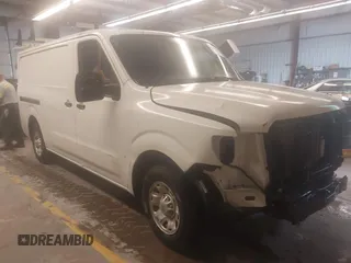2019 Nissan NV Cargo S z VIN 1N6BF0KM4KN808359, wystawiony jako IAAI lot #42340241 z przebiegiem 183 788 mil mil oraz . Historia ofert i sprzedaży dostępna na DreamBid. Obrazek 1.