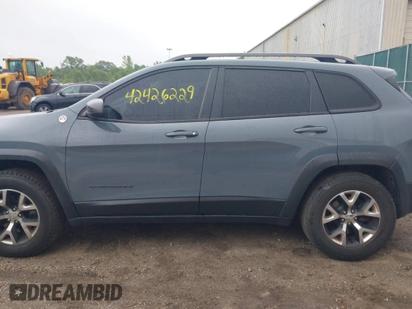 2014 Jeep Cherokee Trailhawk with VIN 1C4PJMBB5EW156315, listed as a IAAI auction lot 42426229 with 154,019 mi miles and . Bid and sale history available at DreamBid. Image 15.