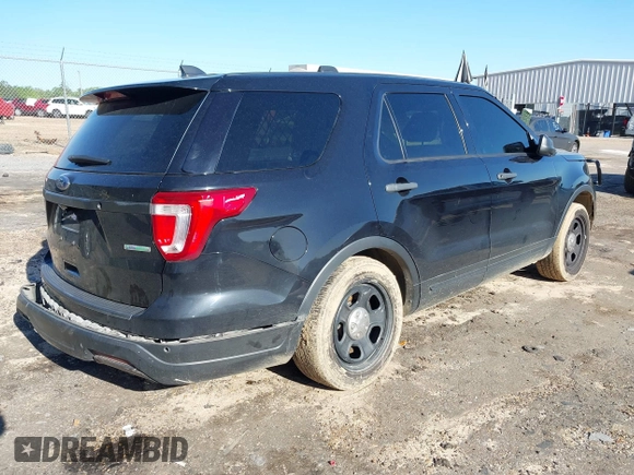 2019 Ford Police Interceptor Utility z VIN 1FM5K8AT0KGA31584, wystawiony jako IAAI lot #42011705 z przebiegiem 145 304 mil mil oraz . Historia ofert i sprzedaży dostępna na DreamBid. Obrazek 4.