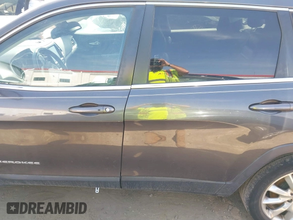 2014 Jeep Cherokee Limited with VIN 1C4PJLDS4EW283855, listed as a IAAI auction lot 41840848 with 143,686 mi miles. Bid and sale history available at carsss.com. Image 13.