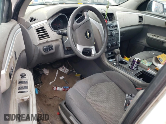 2012 Chevrolet Traverse LS z VIN 1GNKRFEDXCJ143055, wystawiony jako Copart lot #56139025 z przebiegiem 243 496 mil mil oraz Szkoda całkowita • Salvage title. Historia ofert i sprzedaży dostępna na DreamBid. Obrazek 8.
