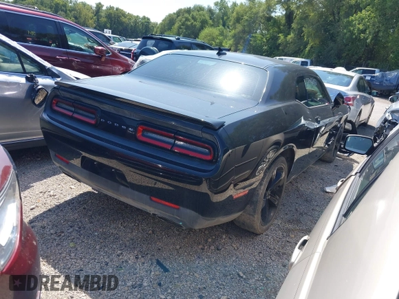 2017 Dodge Challenger R/T z VIN 2C3CDZBT8HH606039, wystawiony jako IAAI lot #40267305 z przebiegiem 69 024 mil mil oraz . Historia ofert i sprzedaży dostępna na DreamBid. Obrazek 4.