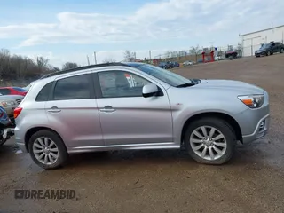2011 Mitsubishi Outlander SE z VIN JA4AP4AU6BZ018195, wystawiony jako IAAI lot #41909830 z przebiegiem 68 576 mil mil oraz . Historia ofert i sprzedaży dostępna na DreamBid. Obrazek 13.