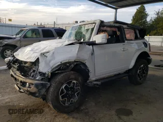2023 Ford Bronco with VIN 1FMDE5AP2PLB41412, listed as a Copart auction lot 41842975 with 3,807 mi miles and Salvage Title. Bid and sale history available at carsss.com. Image 1.