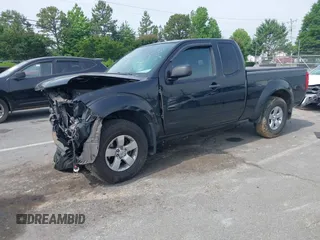 2013 Nissan Frontier SV z VIN 1N6AD0CW1DN754989, wystawiony jako IAAI lot #42277147 z przebiegiem 126 953 mil mil oraz . Historia ofert i sprzedaży dostępna na DreamBid. Obrazek 2.