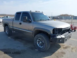 2000 GMC Sierra 2500 SLE z VIN 1GTGK29U1YE172367, wystawiony jako IAAI lot #41996790 z przebiegiem 223 317 mil mil oraz . Historia ofert i sprzedaży dostępna na DreamBid. Obrazek 1.