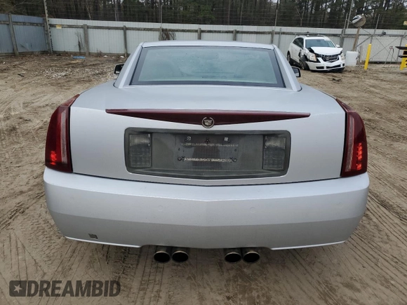 2005 Cadillac XLR z VIN 1G6YV34AX55603706, wystawiony jako Copart lot #81643824 z przebiegiem 84 951 mil mil oraz Czysty tytuł • Clean title. Historia ofert i sprzedaży dostępna na DreamBid. Obrazek 6.
