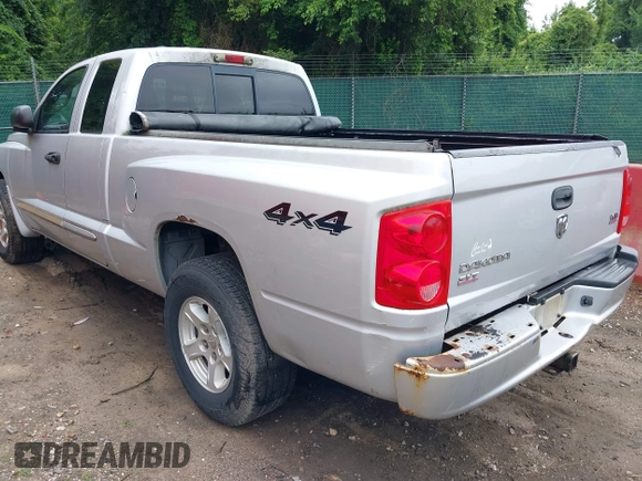 2005 Dodge Dakota SLT с VIN 1D7HW42N85S163868, выставлен на аукционе IAAI как лот 42474804 с пробегом 92 299 миль миль и . История ставок и продаж доступна на DreamBid. Изображение 13.