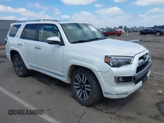 2018 Toyota 4Runner SR5 z VIN JTEBU5JR5J5598187, wystawiony jako IAAI lot #42121975 z przebiegiem 169 880 mil mil oraz . Historia ofert i sprzedaży dostępna na DreamBid. Obrazek 1.