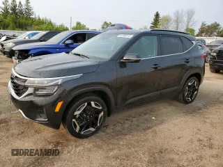 2024 Kia Seltos SX z VIN KNDETCA76R7658078, wystawiony jako Copart lot #55996915 z przebiegiem 22 894 mil mil oraz Czysty tytuł • Clean title. Historia ofert i sprzedaży dostępna na DreamBid. Obrazek 1.