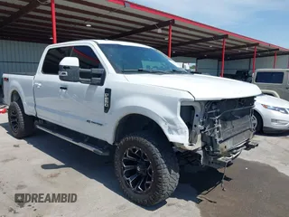 2017 Ford F-250 Lariat z VIN 1FT7W2BT5HEB40592, wystawiony jako IAAI lot #42289316 z przebiegiem 316 783 mil mil oraz . Historia ofert i sprzedaży dostępna na DreamBid. Obrazek 1.