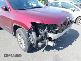 2019 Jeep Cherokee Latitude Plus z VIN 1C4PJMLX0KD346993, wystawiony jako IAAI lot #42373990 z przebiegiem 92 213 mil mil oraz . Historia ofert i sprzedaży dostępna na DreamBid. Obrazek 18.