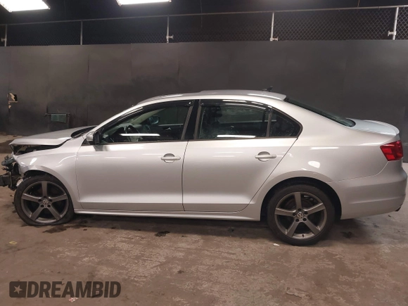 2012 Volkswagen Jetta Sedan SE w/Convenience & Sunroof PZEV with VIN 3VWBP7AJ9CM342419, listed as a IAAI auction lot 41468946 with 252,557 mi miles. Bid and sale history available at carsss.com. Image 15.