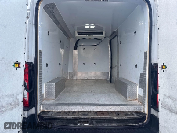2018 Ford Transit с VIN 1FTBW2CM9JKA18939, выставлен на аукционе IAAI как лот 41978958 с пробегом 236 566 миль миль и . История ставок и продаж доступна на DreamBid. Изображение 6.