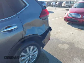 2018 Nissan Rogue SV z VIN JN8AT2MV0JW301660, wystawiony jako IAAI lot #41917845 z przebiegiem 112 416 mil mil oraz . Historia ofert i sprzedaży dostępna na DreamBid. Obrazek 6.