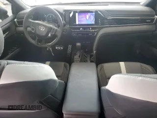 2025 Toyota Camry LE z VIN 4T1DAACK7SU550546, wystawiony jako Copart lot #54840245 z przebiegiem 3 669 mil mil oraz Szkoda całkowita • Salvage title. Historia ofert i sprzedaży dostępna na DreamBid. Obrazek 8.
