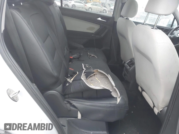 2018 Volkswagen Tiguan S z VIN 3VV1B7AX4JM121567, wystawiony jako IAAI lot #41581113 z przebiegiem Nie podano mil oraz . Historia ofert i sprzedaży dostępna na DreamBid. Obrazek 8.