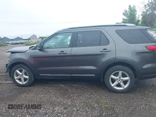 2019 Ford Explorer XLT z VIN 1FM5K7D89KGA50572, wystawiony jako IAAI lot #42551992 z przebiegiem 73 532 mil mil oraz . Historia ofert i sprzedaży dostępna na DreamBid. Obrazek 14.