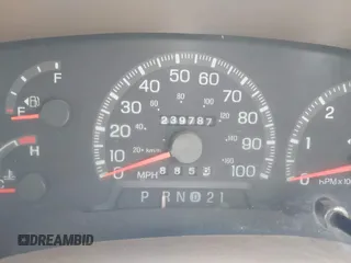 1998 Ford Expedition XLT with VIN 1FMRU17L7WLC03522, listed as a IAAI auction lot 41435642 with 239,787 mi miles. Bid and sale history available at carsss.com. Image 7.