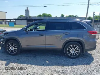 2018 Toyota Highlander SE with VIN 5TDJZRFH1JS895847, listed as a IAAI auction lot 42667973 with 93,876 mi miles and . Bid and sale history available at DreamBid. Image 15.