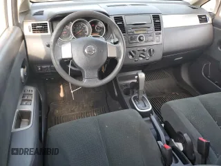 2011 Nissan Versa S z VIN 3N1BC1CP9BL494673, wystawiony jako Copart lot #59898515 z przebiegiem 197 127 mil mil oraz Szkoda całkowita • Salvage title. Historia ofert i sprzedaży dostępna na DreamBid. Obrazek 8.