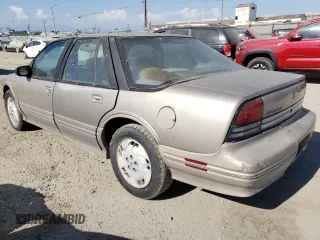 1997 Oldsmobile Cutlass Supreme S z VIN 1G3WH52M1VF353626, wystawiony jako Copart lot #63069534 z przebiegiem 62 841 mil mil oraz Szkody całkowita. Historia ofert i sprzedaży dostępna na DreamBid. Obrazek 2.