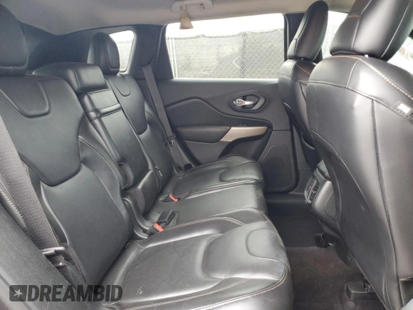 2018 Jeep Cherokee Limited z VIN 1C4PJLDB2JD621355, wystawiony jako Copart lot #88645085 z przebiegiem 135 787 mil mil oraz Szkoda całkowita • Salvage title. Historia ofert i sprzedaży dostępna na DreamBid. Obrazek 11.