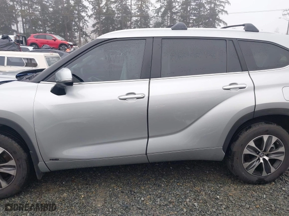 2023 Toyota Highlander Hybrid XLE with VIN 5TDKBRCH3PS118916, listed as a IAAI auction lot 41300848 with 23,981 mi miles. Bid and sale history available at carsss.com. Image 15.