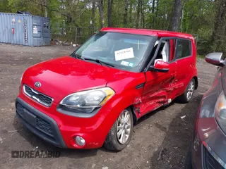 2013 Kia Soul + z VIN KNDJT2A63D7610143, wystawiony jako IAAI lot #42124581 z przebiegiem 104 155 mil mil oraz . Historia ofert i sprzedaży dostępna na DreamBid. Obrazek 14.