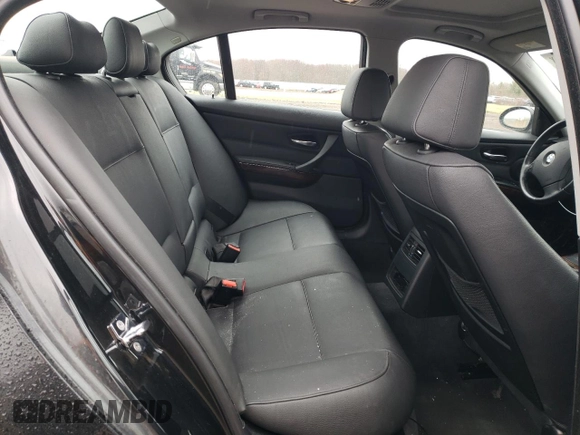 2008 BMW 3 Series 328xi z VIN WBAVC93568K043800, wystawiony jako Copart lot #49830315 z przebiegiem 183 075 mil mil oraz Szkoda całkowita • Salvage title. Historia ofert i sprzedaży dostępna na DreamBid. Obrazek 10.