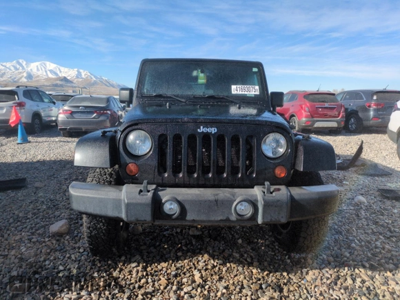 2013 Jeep Wrangler Unlimited Rubicon 10th Anniversary z VIN 1C4HJWFG6DL557085, wystawiony jako Copart lot #41693075 z przebiegiem 139 240 mil mil oraz Szkoda całkowita • Salvage title. Historia ofert i sprzedaży dostępna na DreamBid. Obrazek 5.