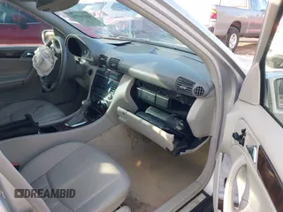 2005 Mercedes-Benz C 320 с VIN WDBRF64JX5F565631, выставлен на аукционе IAAI как лот 41416724 с пробегом 154 981 миль миль и . История ставок и продаж доступна на DreamBid. Изображение 5.