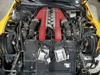2014 Ferrari F12 z VIN ZFF74UHT5E0203242, wystawiony jako Copart lot #39032483 z przebiegiem 7926 mil mil oraz Szkody całkowita. Historia ofert i sprzedaży dostępna na DreamBid. Obrazek 12.