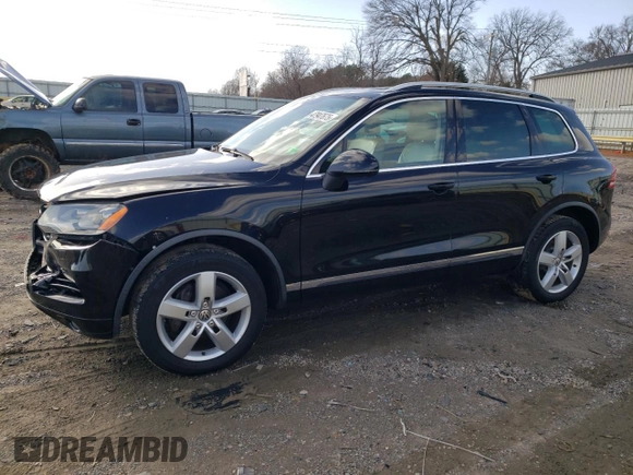 2012 Volkswagen Touareg Lux z VIN WVGEK9BP4CD008562, wystawiony jako Copart lot #47947675 z przebiegiem 136 048 mil mil oraz Szkoda całkowita • Salvage title. Historia ofert i sprzedaży dostępna na DreamBid. Obrazek 1.