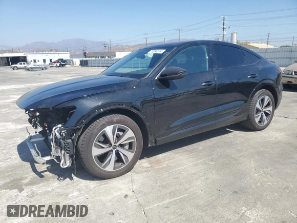 2024 Audi Q8 e-tron z VIN WA1BAAGE8RB038603, wystawiony jako Copart lot #70834514 z przebiegiem 7300 mil mil oraz Szkody całkowita. Historia ofert i sprzedaży dostępna na DreamBid. Obrazek 1.