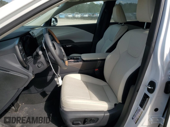 2024 Lexus RX with VIN 2T2BBMCA8RC042459, listed as a Copart auction lot 68277324 with 2,426 mi miles and Salvage Title. Bid and sale history available at carsss.com. Image 7.