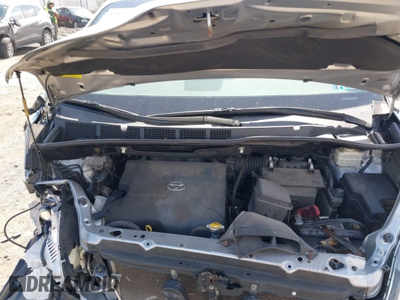 2013 Toyota Sienna XLE AAS with VIN 5TDYK3DC5DS375095, listed as a IAAI auction lot 42042334 with 130,633 mi miles. Bid and sale history available at carsss.com. Image 10.