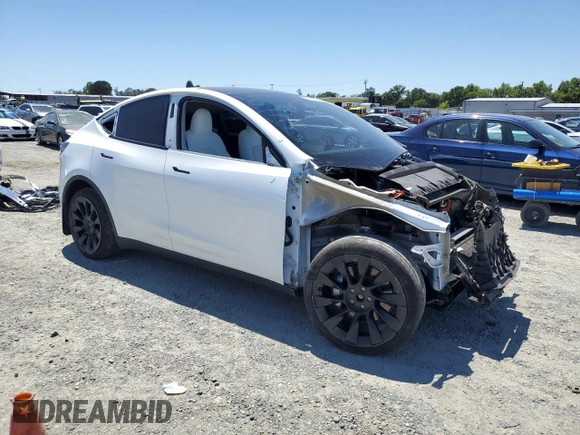 2024 Tesla Model Y Long Range with VIN 7SAYGDEE4RF054753, listed as a Copart auction lot 57989375 with 21,394 mi miles and Salvage title. Bid and sale history available at DreamBid. Image 4.