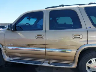 2001 GMC Yukon SLT with VIN 1GKEC13T71J113257, listed as a IAAI auction lot 41975910 with 195,509 mi miles. Bid and sale history available at carsss.com. Image 14.