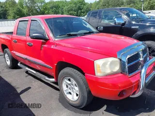 2007 Dodge Dakota SLT with VIN 1D7HE48K37S107954, listed as a IAAI auction lot 42191935 with 223,090 mi miles and . Bid and sale history available at carsss.com. Image 1.