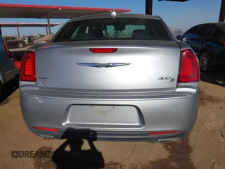 2015 Chrysler 300 with VIN 2C3CCAGG0FH887573, listed as a IAAI auction lot 41111962 with 84,286 mi miles. Bid and sale history available at carsss.com. Image 17.