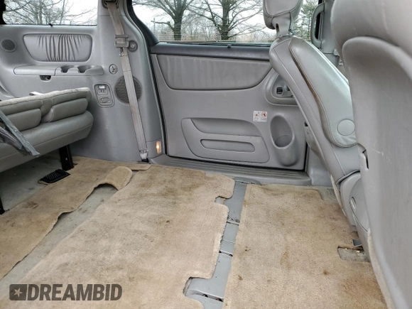 2008 Toyota Sienna XLE with VIN 5TDBK22C18S009630, listed as a Copart auction lot 44708035 with 233,359 mi miles and Salvage Title. Bid and sale history available at carsss.com. Image 11.