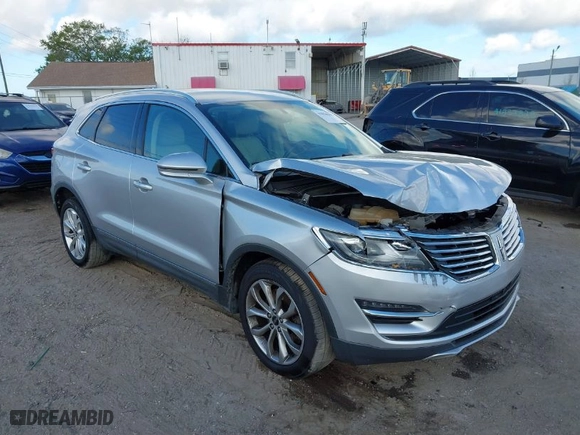 2016 Lincoln MKC Select with VIN 5LMCJ2D99GUJ05484, listed as a IAAI auction lot 41834395 with NaN miles. Bid and sale history available at carsss.com. Image 1.