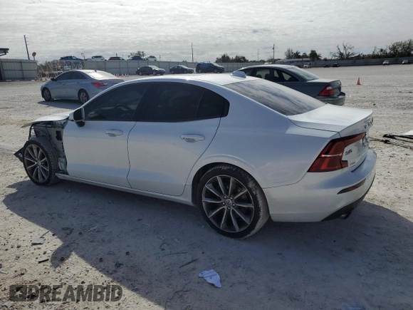 2020 Volvo S60 Momentum with VIN 7JRA22TK7LG041911, listed as a Copart auction lot 41256154 with 82,597 mi miles. Bid and sale history available at carsss.com. Image 2.