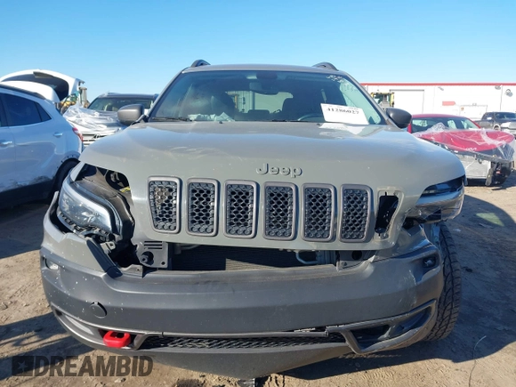 2019 Jeep Cherokee Trailhawk Elite with VIN 1C4PJMBX1KD401792, listed as a IAAI auction lot 41286027 with 70,236 mi miles. Bid and sale history available at carsss.com. Image 12.