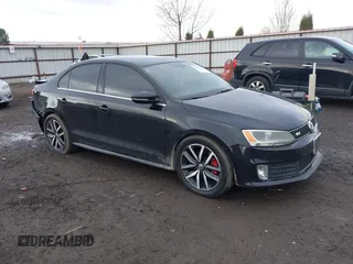 2014 Volkswagen Jetta GLI Autobahn z VIN 3VW5S7AJ4EM363354, wystawiony jako IAAI lot #41946953 z przebiegiem 132 961 mil mil oraz . Historia ofert i sprzedaży dostępna na DreamBid. Obrazek 1.