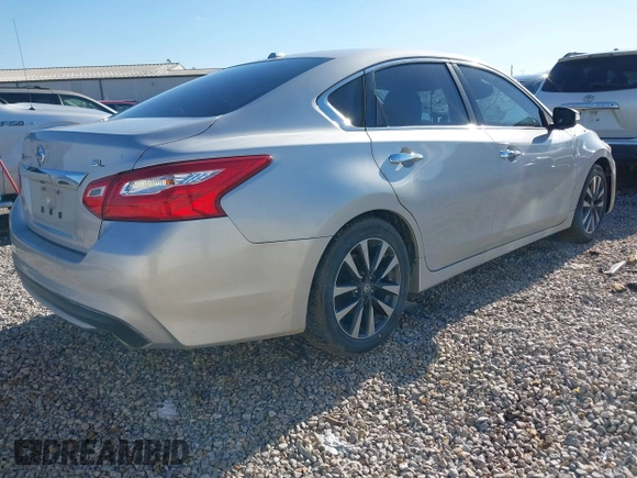 2017 Nissan Altima SL z VIN 1N4AL3AP7HC145805, wystawiony jako IAAI lot #41391734 z przebiegiem 121 753 mil mil oraz . Historia ofert i sprzedaży dostępna na DreamBid. Obrazek 4.