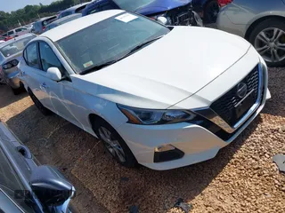 2019 Nissan Altima S z VIN 1N4BL4BV9KC169425, wystawiony jako IAAI lot #40195028 z przebiegiem 95 848 mil mil oraz . Historia ofert i sprzedaży dostępna na DreamBid. Obrazek 1.