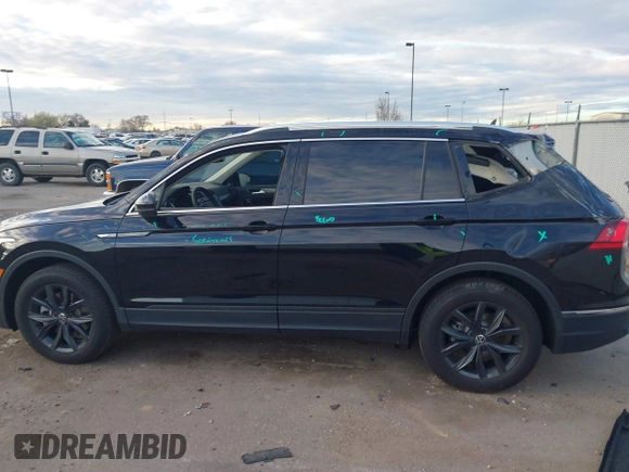 2024 Volkswagen Tiguan SE с VIN 3VVMB7AX6RM176241, выставлен на аукционе IAAI как лот 41835966 с пробегом 2 269 миль миль и . История ставок и продаж доступна на DreamBid. Изображение 15.