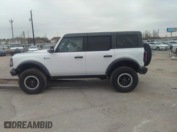 2023 Ford Bronco z VIN 1FMEE5DP9PLB30696, wystawiony jako IAAI lot #41468543 z przebiegiem 12 465 mil mil oraz . Historia ofert i sprzedaży dostępna na DreamBid. Obrazek 14.